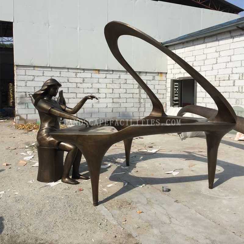 How are textures and details added to stainless steel sculpture?(pic1)